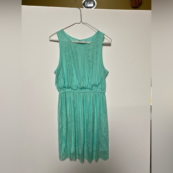 XHILARATION LACE PALE GREEN JR SIZE  M DRESS - Picture 1 of 8